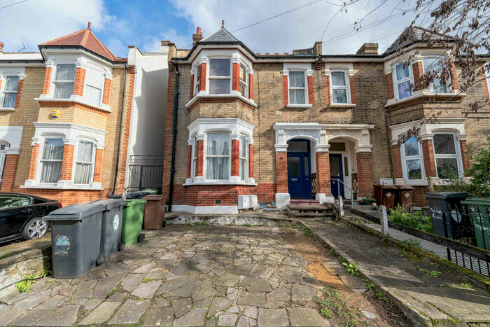 2 Bedroom Flat To Rent In Poppleton Road, Upper Leytonstone, E11