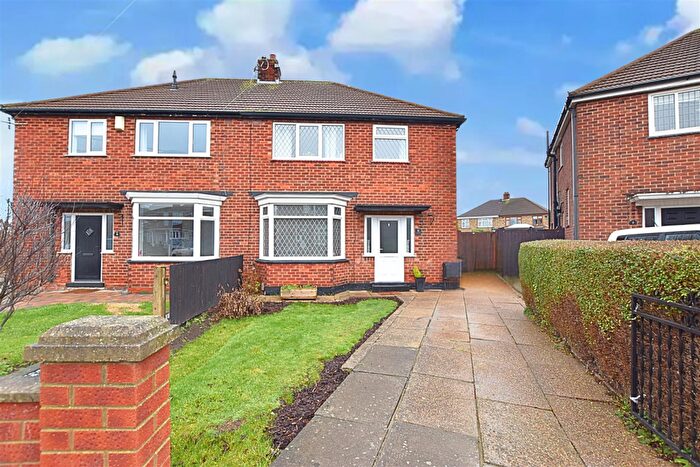 3 Bedroom Semi Detached House For Sale In Hawkins Grove, Grimsby, DN32