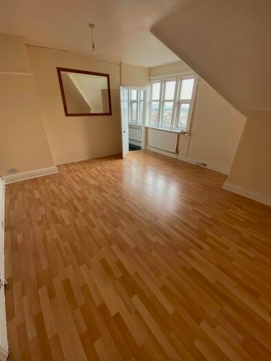 1 Bedroom Flat To Rent In Amherst Gardens, Hastings, TN34