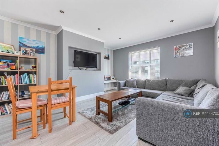 2 Bedroom Flat To Rent In Eastgate, Banstead, SM7