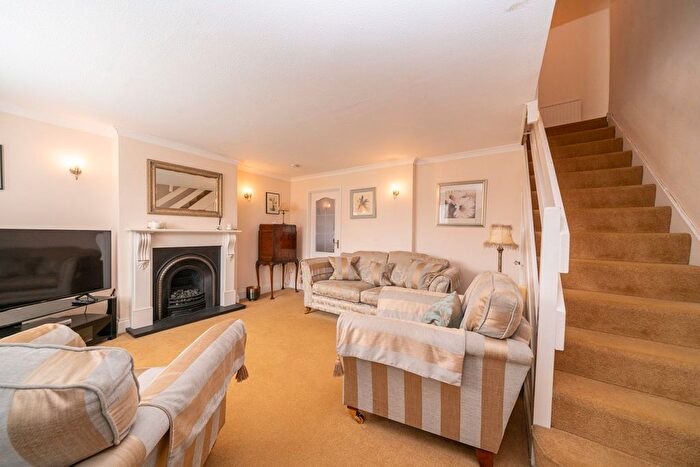 5 Bedroom Semi-Detached House For Sale In Botley Road, Hemel Hempstead, HP2