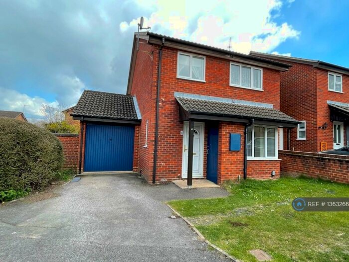 3 Bedroom Detached House To Rent In Sirius Close, Wokingham, RG41
