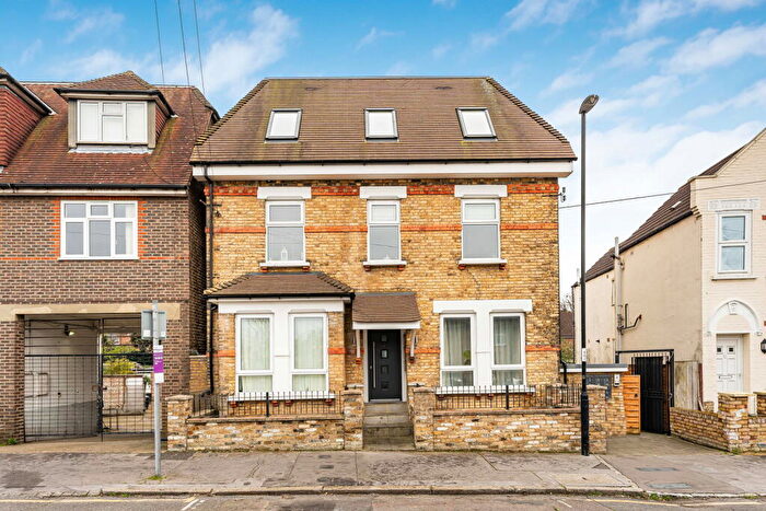 1 Bedroom Flat For Sale In Benson Road, Croydon, CR0