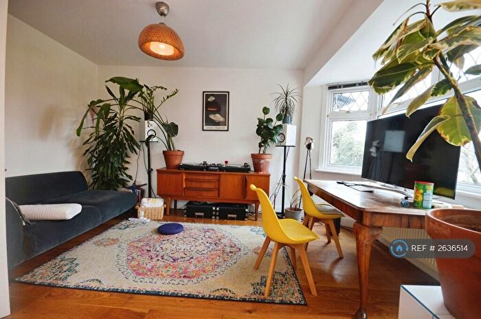 3 Bedroom Maisonette To Rent In Cotswold Gardens, London, NW2