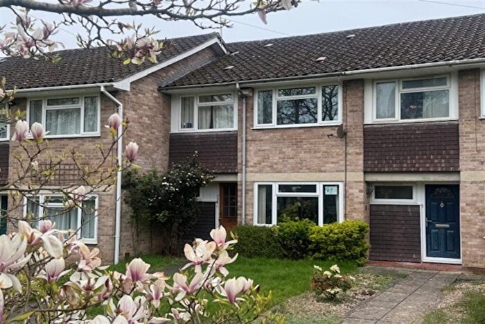 3 Bedroom Town House For Sale In Ellesmere Close, Caversham, Reading, RG4