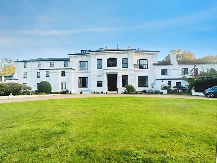 3 Bedroom Flat To Rent In Wokingham Road, Crowthorne, Berkshire, RG45