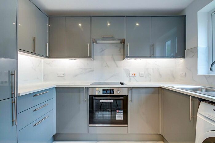 1 Bedroom Flat To Rent In Tribune Court, Heton Gardens, Hendon, NW4