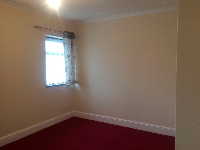 3 Bedroom Semi-Detached House To Rent In Bennetts Castle Lane, Dagenham, RM8