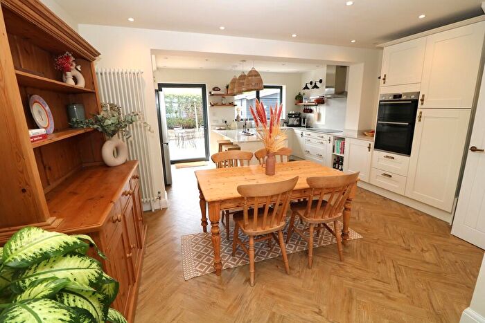 3 Bedroom End Of Terrace House To Rent In Parkway, Dorking, RH4