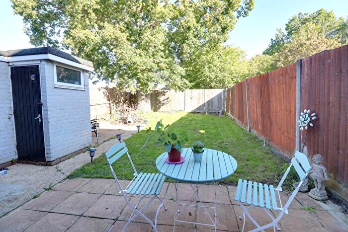 3 Bedroom End Of Terrace House For Sale In Chaucer Close, Waterlooville, PO7