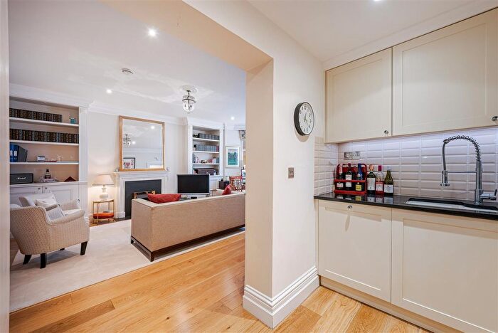 2 Bedroom Flat For Sale In Collingham Road, London, SW5