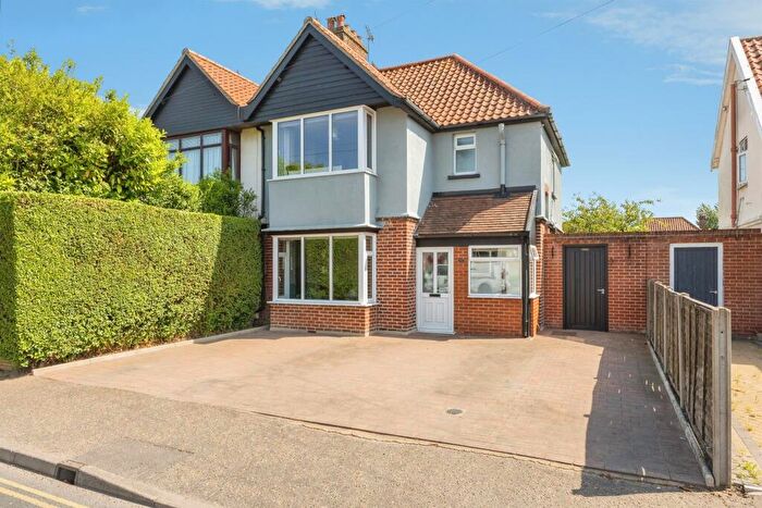 3 Bedroom Semi Detached House For Sale In Cromer Road, Norwich, NR6