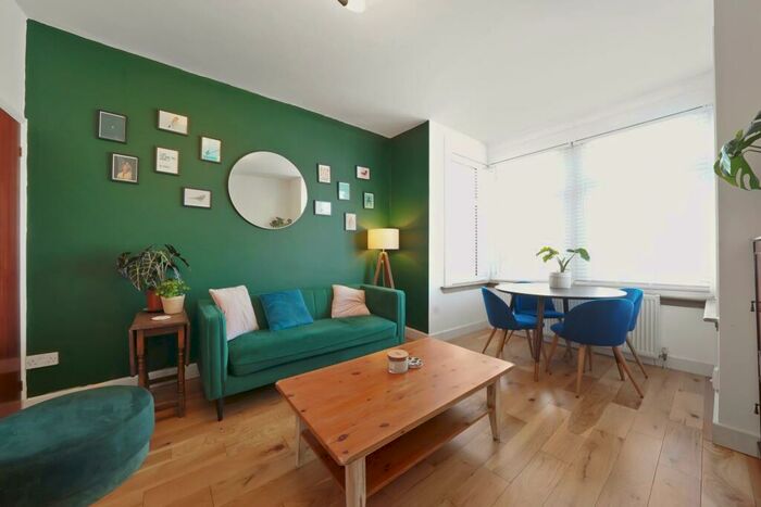 2 Bedroom Apartment To Rent In The Drive, Ilford, IG1