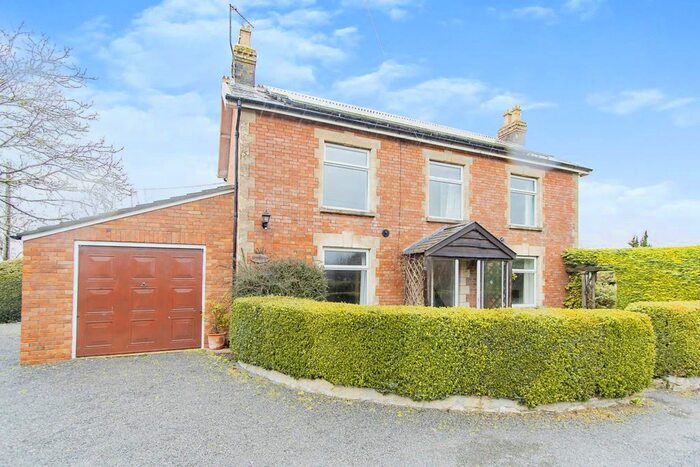 4 Bedroom Detached House For Sale In Gravelands Lane, Henlade, Taunton, Somerset, TA3