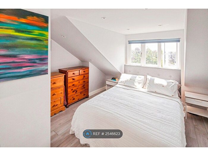 4 Bedroom Flat To Rent In London, London, SW16