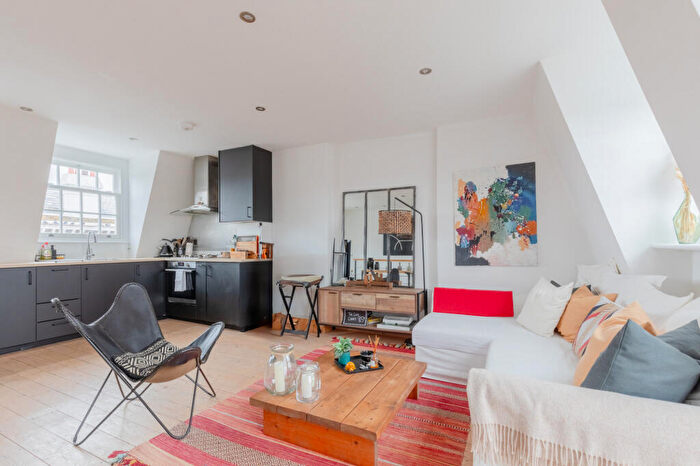 2 Bedroom Apartment To Rent In Barnsbury Street, London, N1