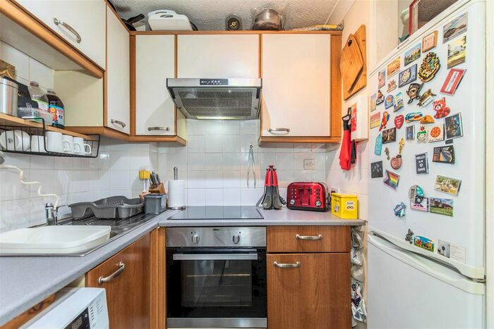 2 Bedroom Flat For Sale In Streatfield Road, Heathfield, TN21
