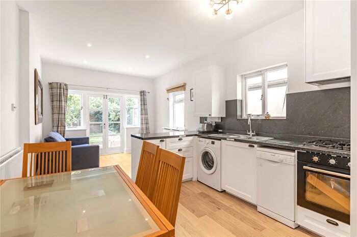 2 Bedroom Flat To Rent In Townmead Road, London, SW6