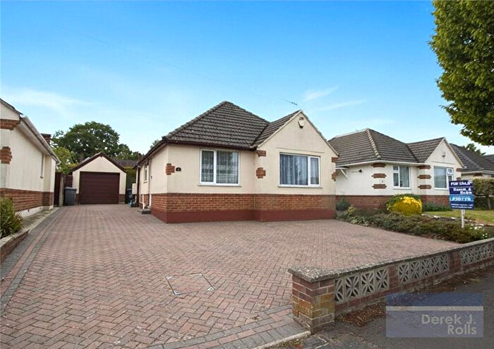 2 Bedroom Bungalow For Sale In Milford Drive, Bournemouth, Dorset, BH11