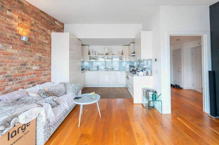 1 Bedroom Flat To Rent In Down House, Wandsworth Bridge Road, Fulham, London, SW6