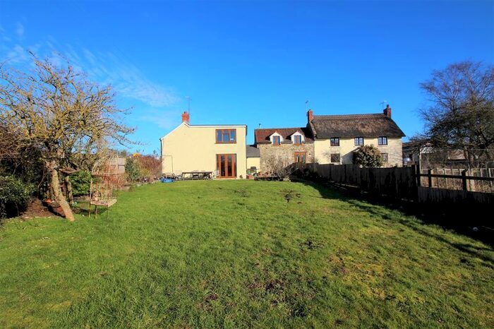 3 Bedroom Semi-Detached House For Sale In Hornsbury Hill, Chard, TA20