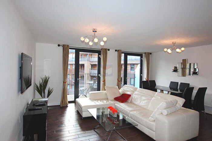 3 Bedroom Apartment To Rent In Albatross Way, Canada Water, London, SE16