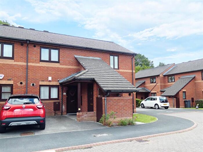 2 Bedroom Apartment For Sale In Hunter Court, Prescot, Liverpool, L34