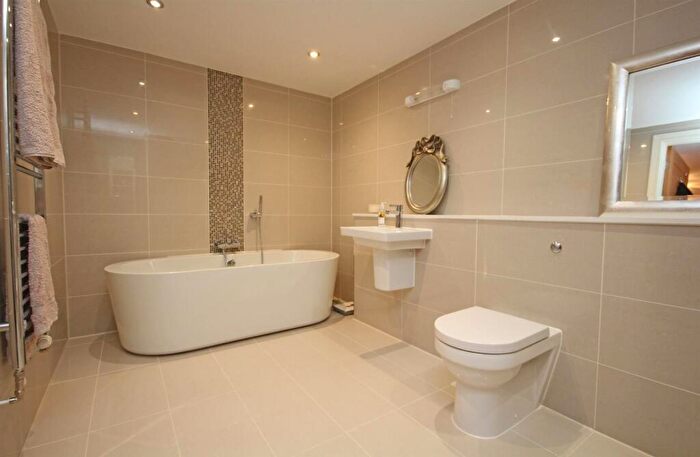 2 Bedroom Apartment To Rent In Waterhouse Lane, KT20