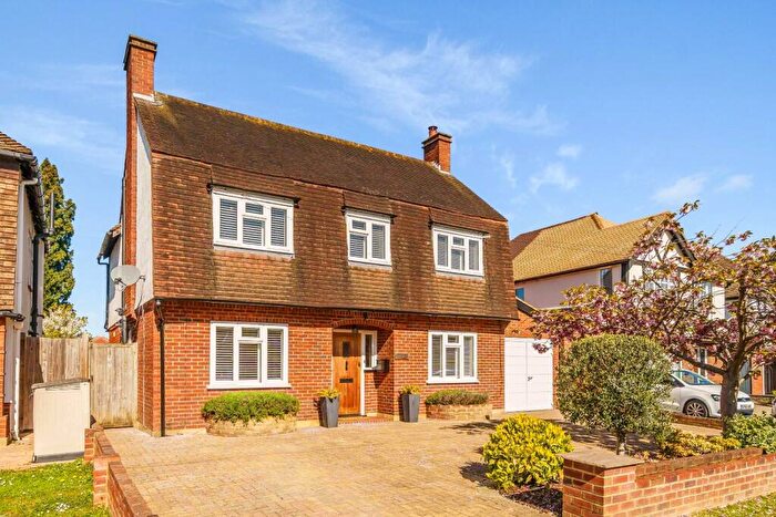 4 Bedroom Detached House For Sale In Pine Hill, Epsom, KT18