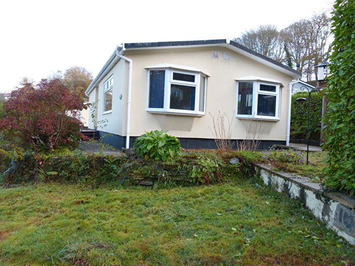 2 Bedroom Mobile/park Home For Sale In Cosawes Park Homes, Truro, TR3
