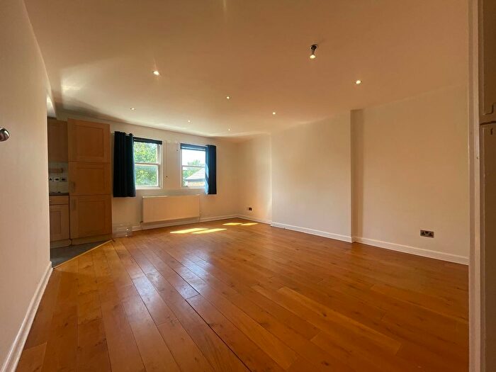 2 Bedroom Flat To Rent In Madeley Road, Ealing, W5