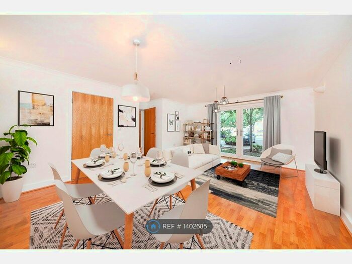 2 Bedroom Flat To Rent In Strata Court, London, SE22