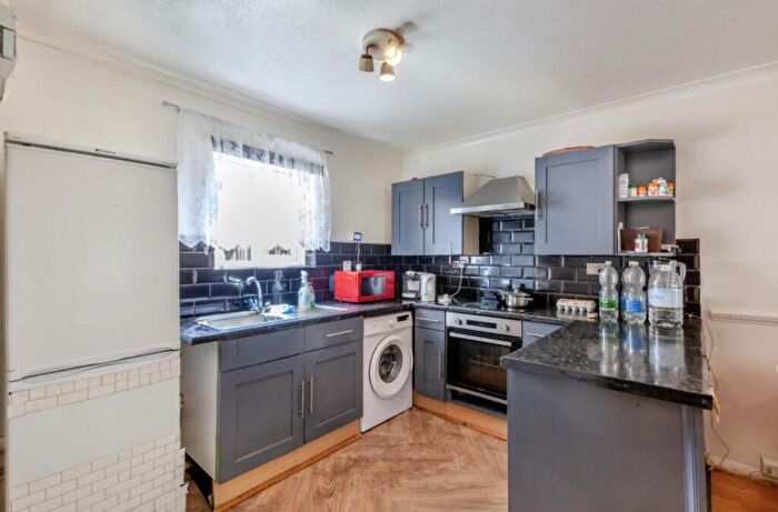 1 Bedroom Flat To Rent In Hallywell Crescent, London, E6