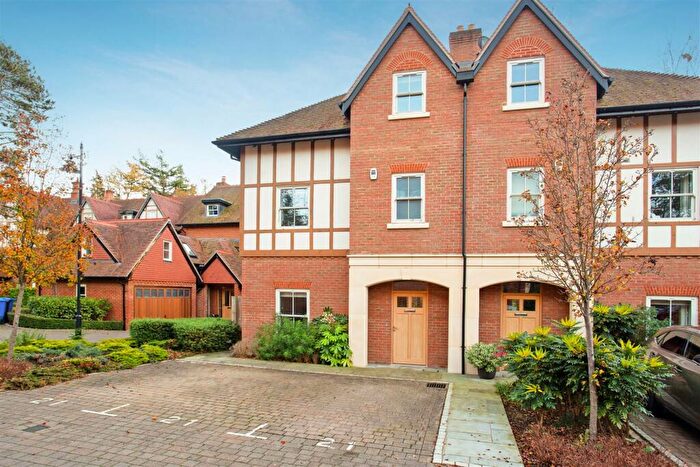 4 Bedroom Town House To Rent In Queensbury Gardens, Ascot, SL5