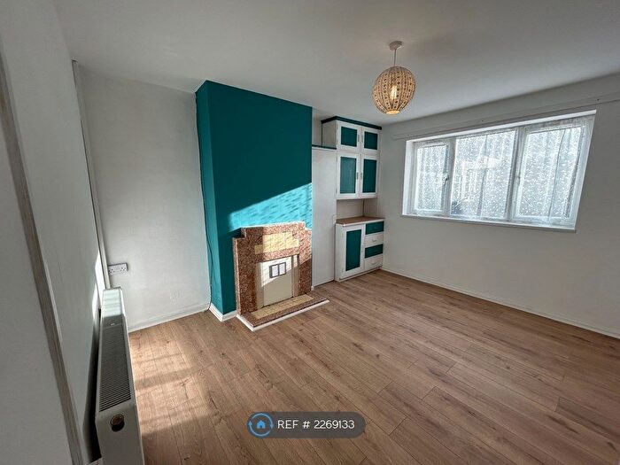 3 Bedroom Semi-Detached House To Rent In Mary Road, Tividale, Oldbury, B69