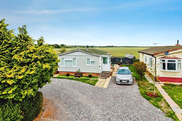 1 Bedroom Detached Bungalow For Sale In Greenacres Park, Meysey Hampton, Gloucestershire, GL7