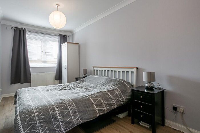 5 Bedroom Semi-Detached House For Sale In Cleekim Road, Edinburgh, EH15