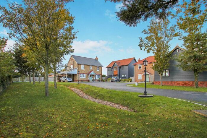 2 Bedroom Detached House For Sale In Lower Dunton Road, Dunton, Brentwood, CM13