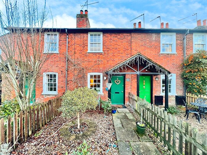 2 Bedroom Cottage For Sale In Holyport, Maidenhead, SL6