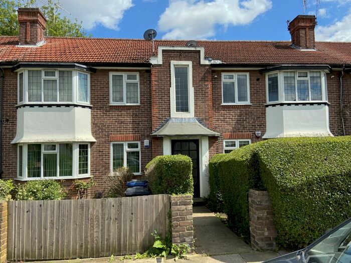 2 Bedroom Flat To Rent In Manor Court, York Way, Friern Barnet, N20