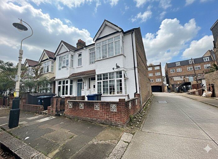 4 Bedroom End Terrace House For Sale In Derwent Road, Ealing, W5