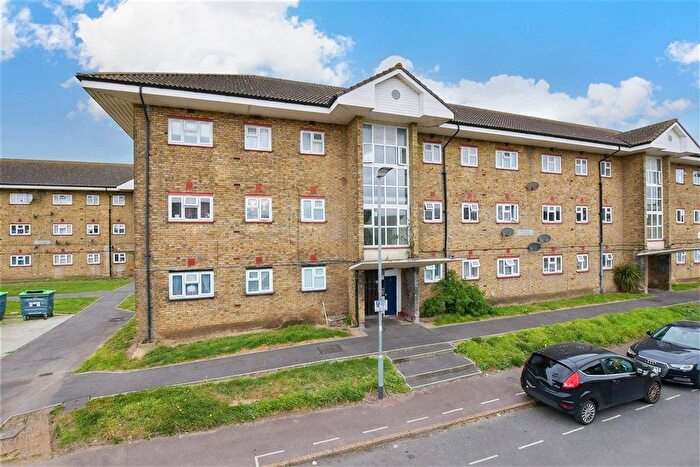 2 Bedroom Flat For Sale In Kershaw Road, Dagenham, Essex, RM10