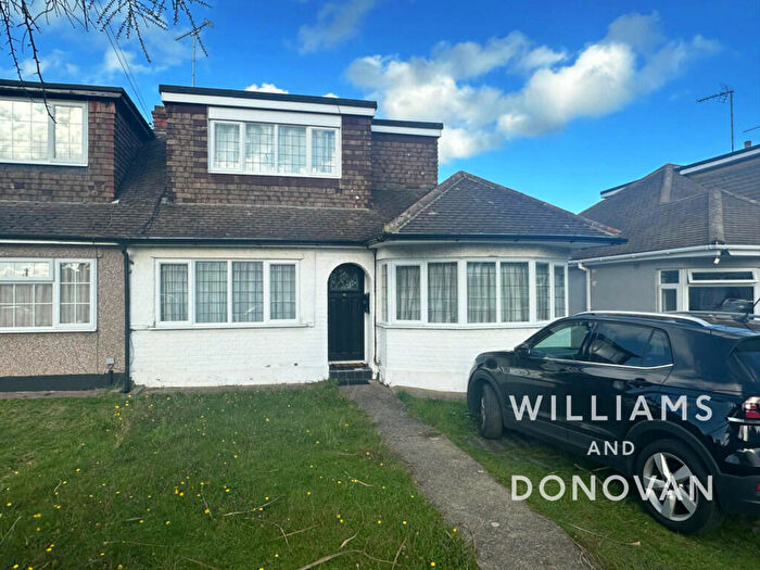 3 Bedroom Chalet To Rent In Westbourne Close, Hockley, SS5