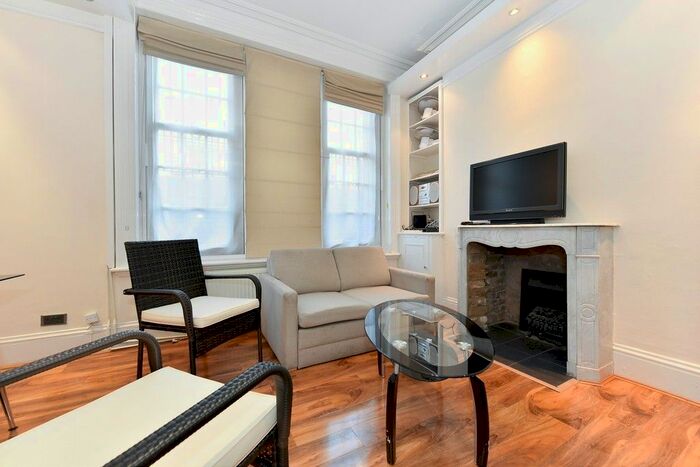 2 Bedroom Flat To Rent In Cromwell Crescent, Earls Court SW5