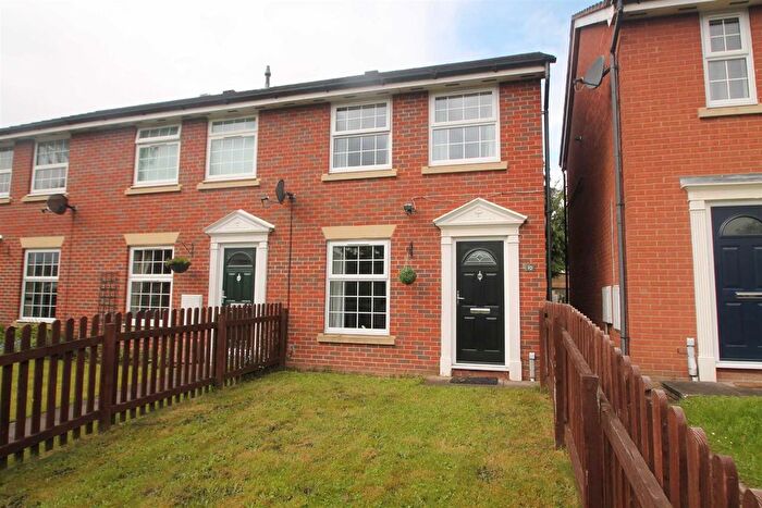 2 Bedroom End Of Terrace House To Rent In Elm Close, Oswestry, SY11