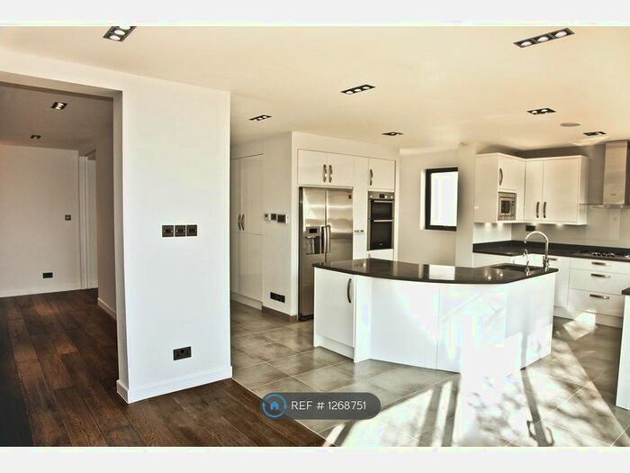 5 Bedroom Detached House To Rent In Crespigny Road, London NW4