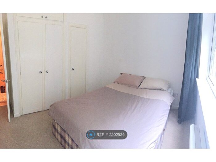 2 Bedroom Flat To Rent In Savoy Close, Birmingham, B32