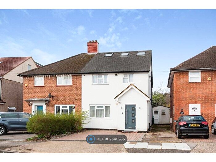 5 Bedroom Semi-Detached House To Rent In Hunters Hill, Ruislip, HA4