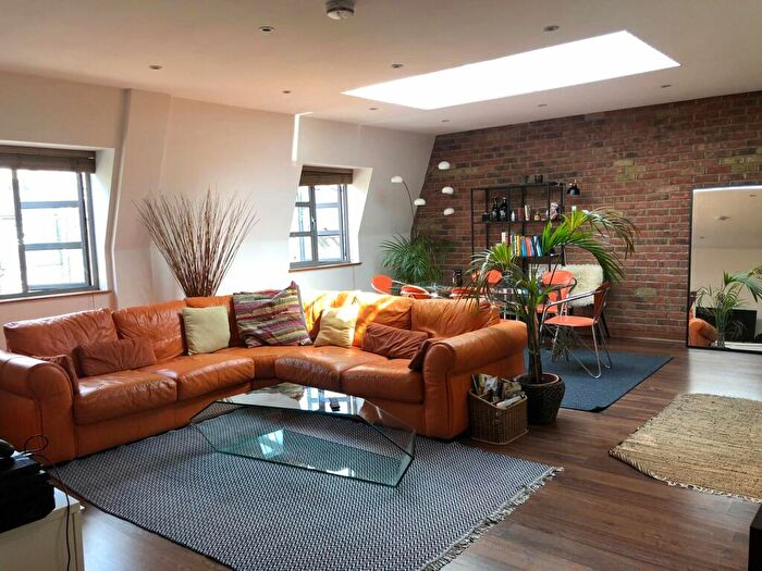 3 Bedroom Penthouse To Rent In Kings Terrace, Camden, London, NW1