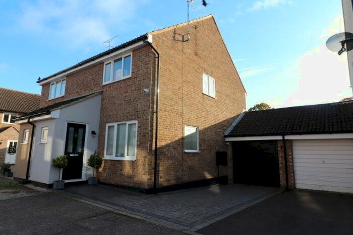 2 Bedroom Property To Rent In Glendale, Chelmsford, CM3